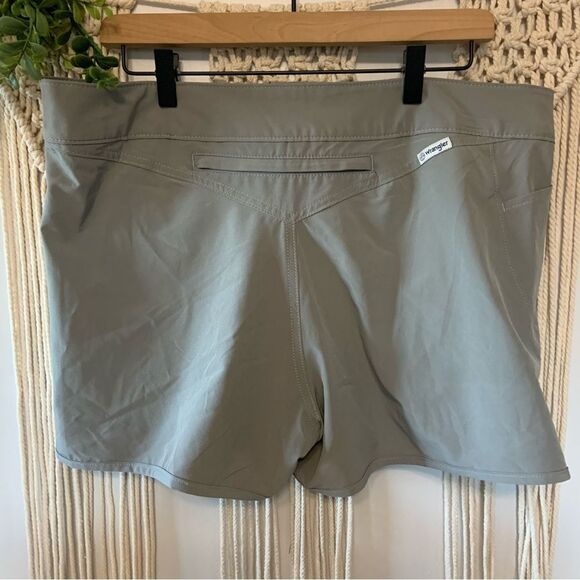 WRANGLER Women’s ATG Trail Runner Shorts Size 16 - Picture 5 of 10